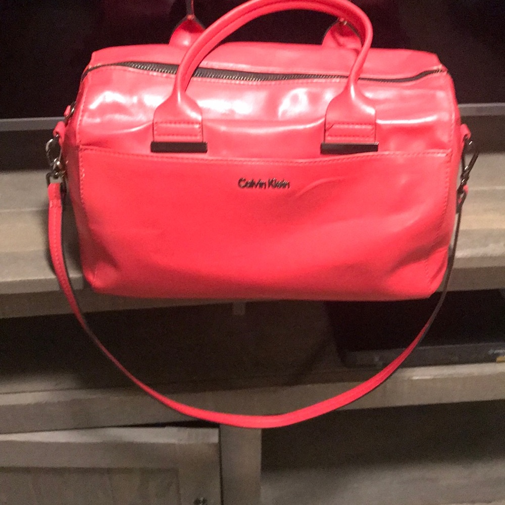 Great bag lots or room,popping  colorWorn 3x’s